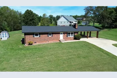 418 Cloverdale Lane, Wilkesboro, NC 28697 - Photo 2