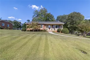 7541 Pine Trails Rd, Pfafftown, NC 27040 - Photo 2