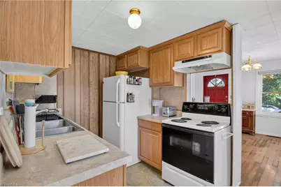 2907 Marthas Place, Greensboro, NC 27408 - Photo 10