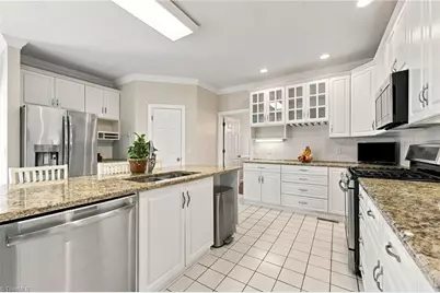 4001 Friendly Acres Drive, Greensboro, NC 27410 - Photo 16