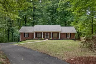 5550 Overlook Cir, Winston-Salem, NC 27105 - Photo 2