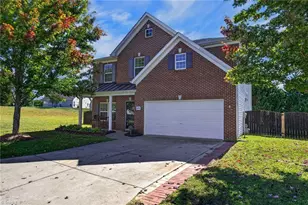 694 Trotters Run Ct, Whitsett, NC 27377 - Photo 2