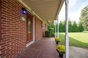 405 E Devon Dr, Mount Airy, NC 27030 - Photo 4
