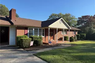405 E Devon Dr, Mount Airy, NC 27030 - Photo 2