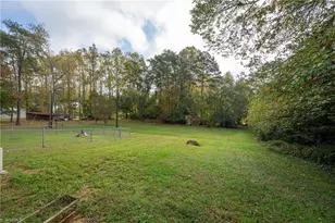 405 E Devon Dr, Mount Airy, NC 27030 - Photo 6