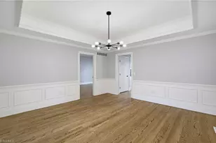 414 Fisher Park Cir, Greensboro, NC 27401 - Photo 14