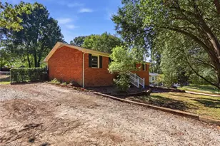 406 Spring Rd, Jamestown, NC 27282 - Photo 4