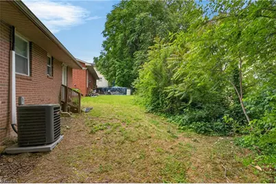 17 Hunter Street, Thomasville, NC 27360 - Photo 14