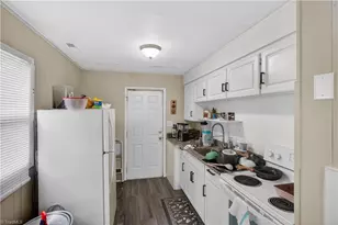 21 Hunter St, Thomasville, NC 27360 - Photo 10