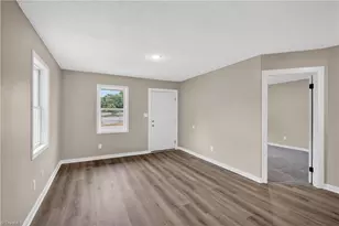 29 Hunter St, Thomasville, NC 27360 - Photo 16