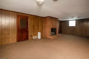 2420 Kingsgate Dr, Winston-Salem, NC 27101 - Photo 16