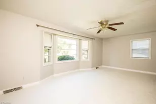2420 Kingsgate Dr, Winston-Salem, NC 27101 - Photo 2