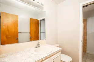 2420 Kingsgate Dr, Winston-Salem, NC 27101 - Photo 8
