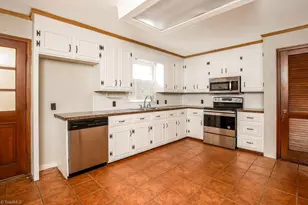 2420 Kingsgate Dr, Winston-Salem, NC 27101 - Photo 6
