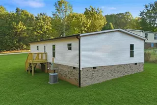 189 Village Point Dr, Statesville, NC 28625 - Photo 4