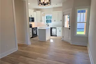 28 Mock St, Thomasville, NC 27360 - Photo 6