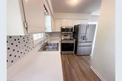 423 Sherwood Court, Eden, NC 27288 - Photo 2