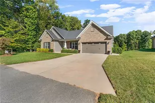 162 Gracie Ln, Clemmons, NC 27012 - Photo 4