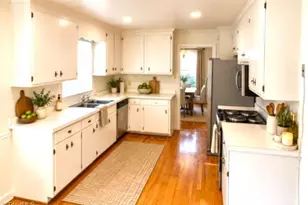 605 Woodvale Dr, Greensboro, NC 27410 - Photo 2