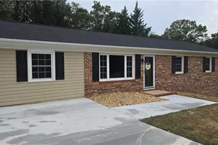 261 Dudley Ave, Mount Airy, NC 27030 - Photo 2