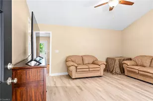 14 Brandy Wine Dr, Thomasville, NC 27360 - Photo 2