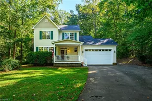 2026 Thoroughbred Dr, Hillsborough, NC 27278 - Photo 2