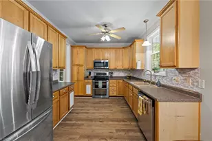 2026 Thoroughbred Dr, Hillsborough, NC 27278 - Photo 18