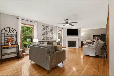 856 Lakeview Drive, Thomasville, NC 27360 - Photo 2