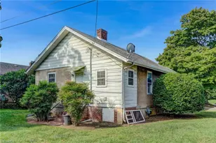 2502 Cypress St, Greensboro, NC 27405 - Photo 2