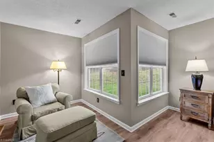 7 Shelburne Ct, Greensboro, NC 27455 - Photo 18