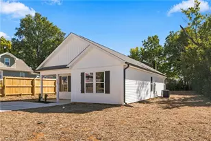117 Briggs Pl, High Point, NC 27262 - Photo 2