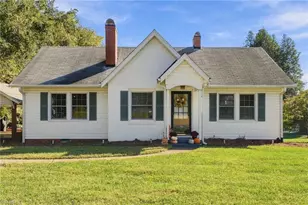 455 S Peace Haven Rd, Winston-Salem, NC 27103 - Photo 1
