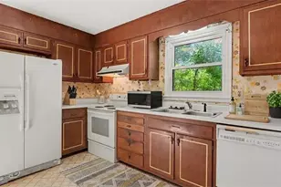 1240 Castlegate Ct, Winston-Salem, NC 27103 - Photo 8