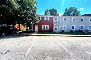 5745 Bramblegate Rd, Greensboro, NC 27409 - Photo 10