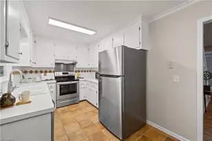 2737 Lyndhurst Ave, Winston-Salem, NC 27103 - Photo 12