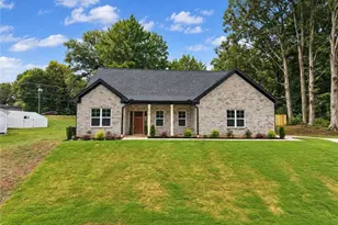 2410 Sedalia Dr, Clemmons, NC 27012 - Photo 1