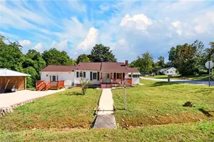 601 Martha Pl, High Point, NC 27263 - Photo 2