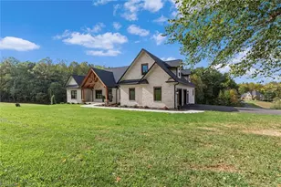 113 Stonecroft Rd, Mount Airy, NC 27030 - Photo 2