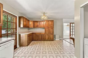 3215 Meadow Ln, Winston-Salem, NC 27107 - Photo 8