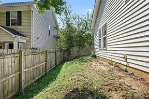 4401 River Forest Ln, Greensboro, NC 27409 - Photo 18