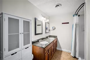 802 Kingston Dr, High Point, NC 27262 - Photo 36