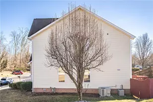 3809 Parkway Vista Rd, Greensboro, NC 27409 - Photo 4
