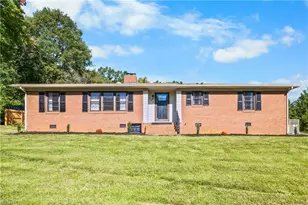 302 Lakewood Dr, Lexington, NC 27292 - Photo 1
