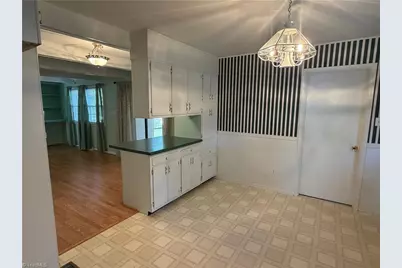 3020 Shady Lawn Drive, Greensboro, NC 27408 - Photo 6