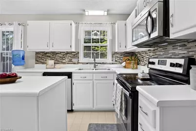 5805 Edgebrook Court, Jamestown, NC 27282 - Photo 8