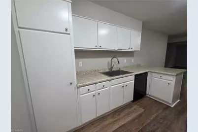 1502C Benjamin Parkway #APT C, Greensboro, NC 27408 - Photo 2