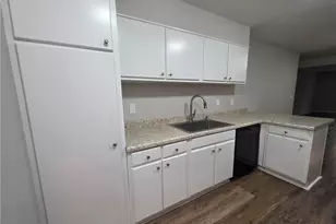 1502C Benjamin Pkwy, Greensboro, NC 27408 - Photo 2