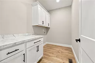 1368 Trafalgar Dr, High Point, NC 27262 - Photo 20