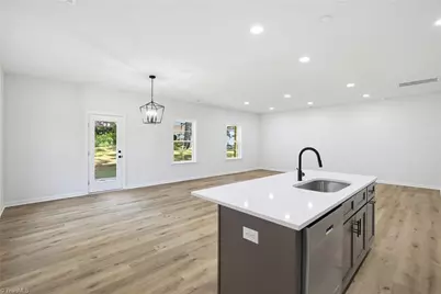 906 Twyckenham Drive, Greensboro, NC 27408 - Photo 10