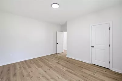 906 Twyckenham Drive, Greensboro, NC 27408 - Photo 22
